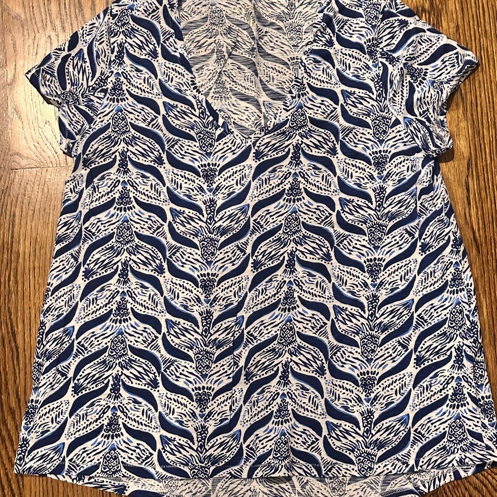 Lily Pulitzer Size Medium Blue and White T shirt